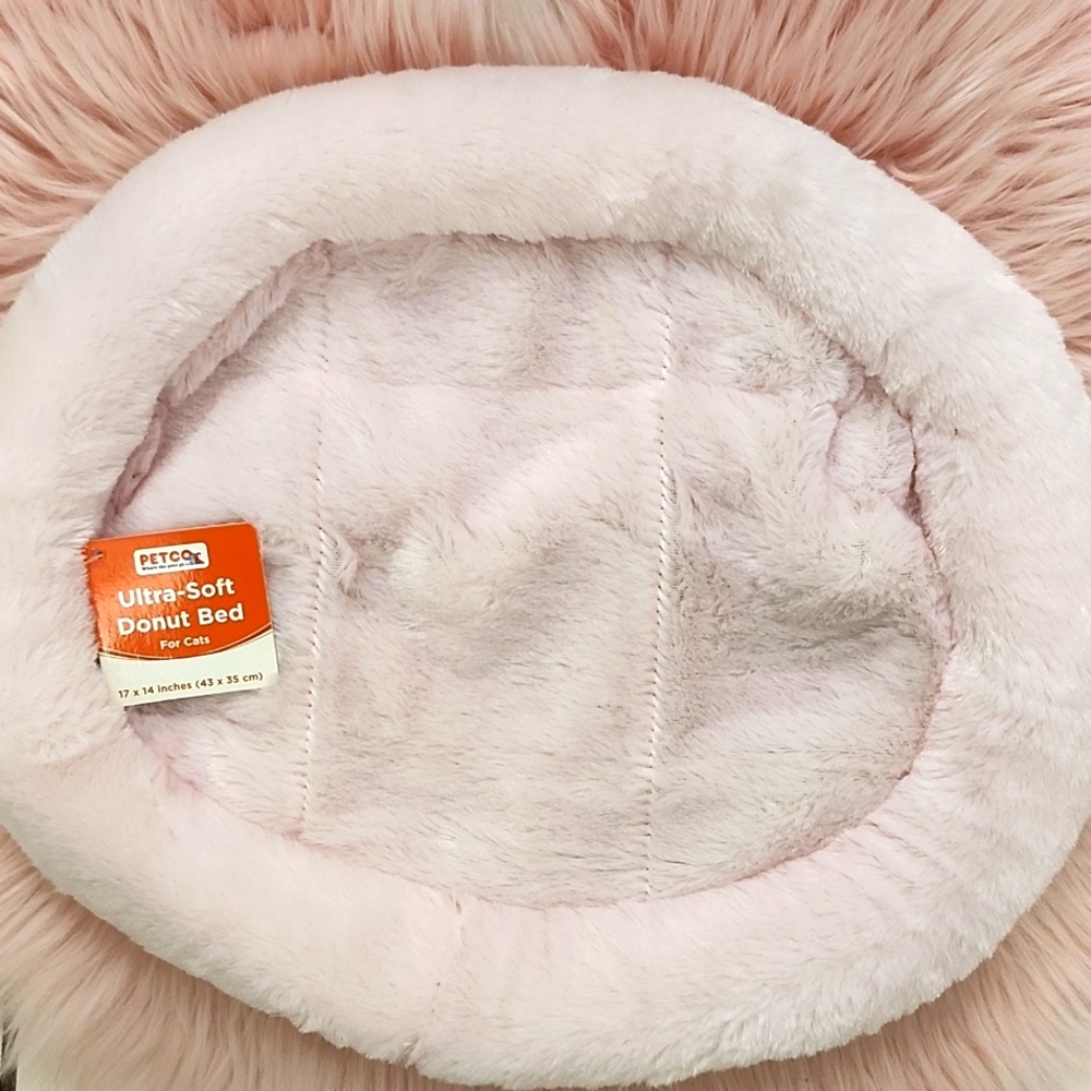 Brand New PETCO ULTRA SOFT CAT/DOG DONUT BED